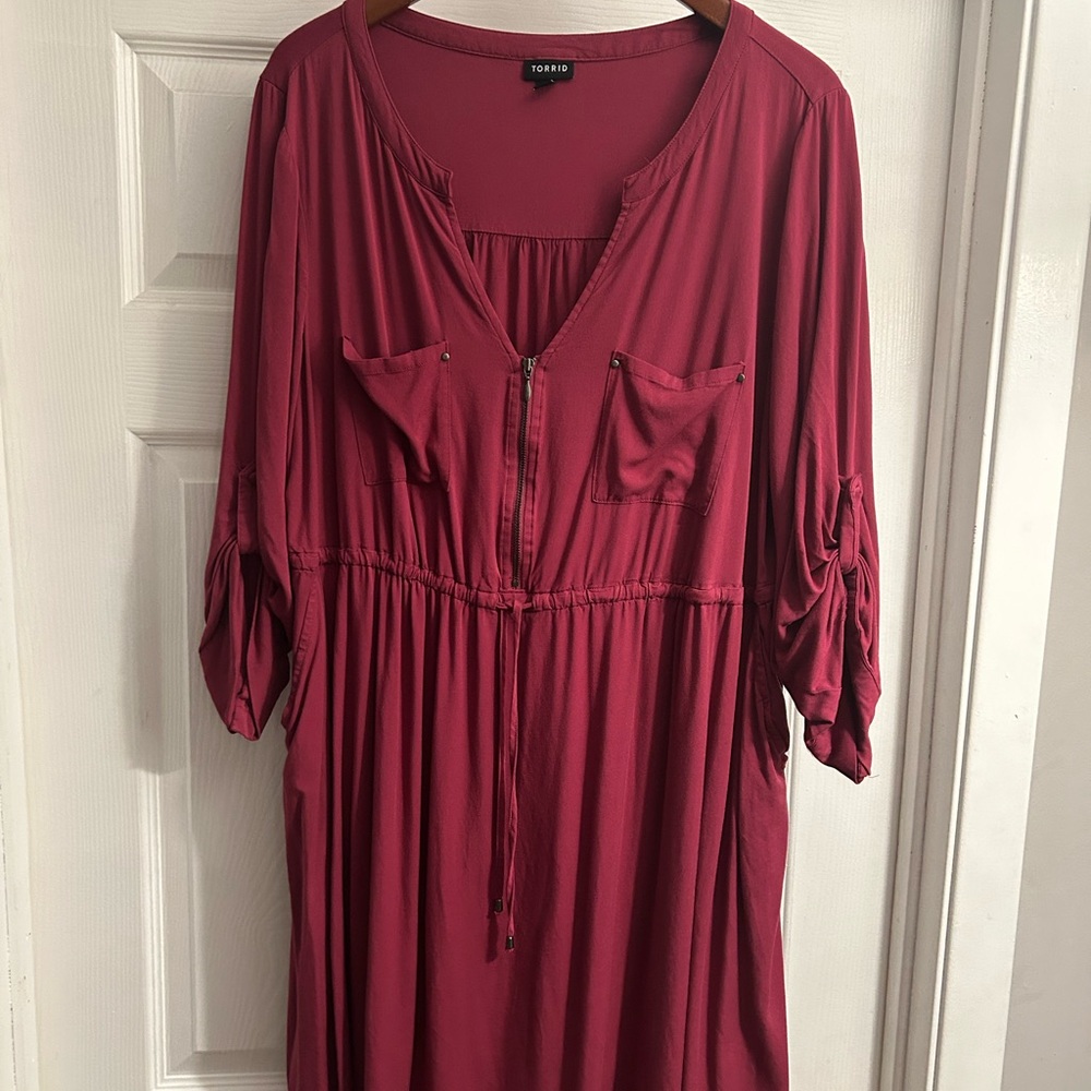 Very gentling used dress with pockets!